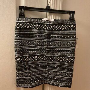 Simons TWIK black stretchy patterned skirt XS